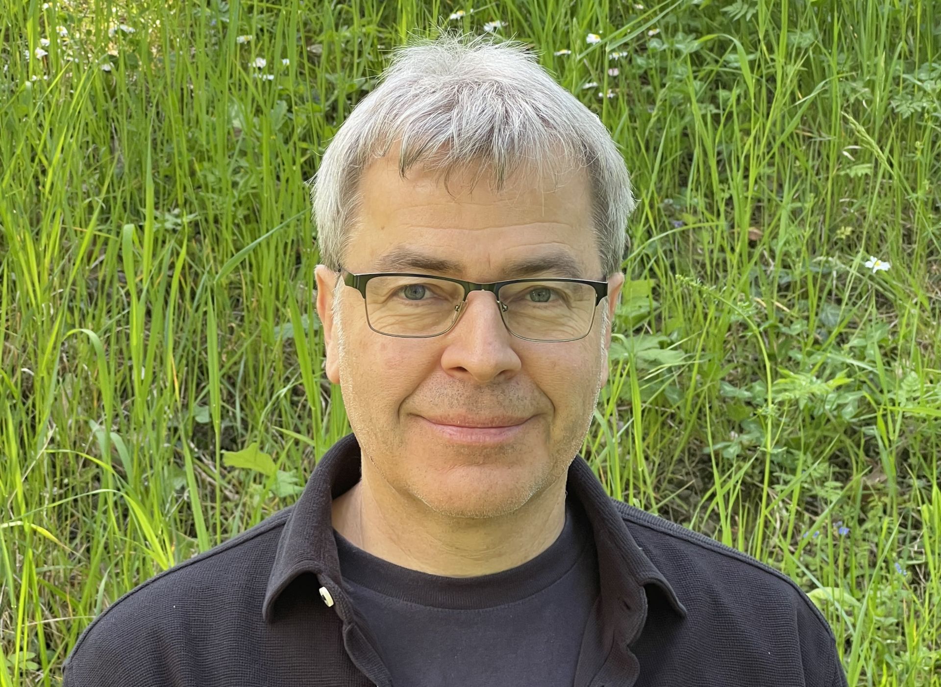 Bild einer Libelle als Lückenfüller für das Portrait von Bernd Schuler